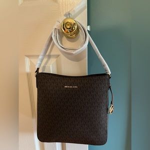 Michael Kors Jet Set Travel Largo Logo Messenger Bag